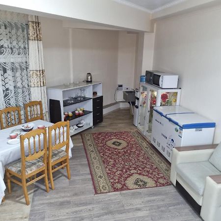 Da! Hotel Bishkek Esterno foto