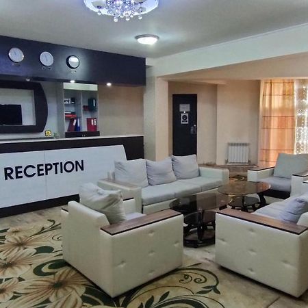 Da! Hotel Bishkek Esterno foto