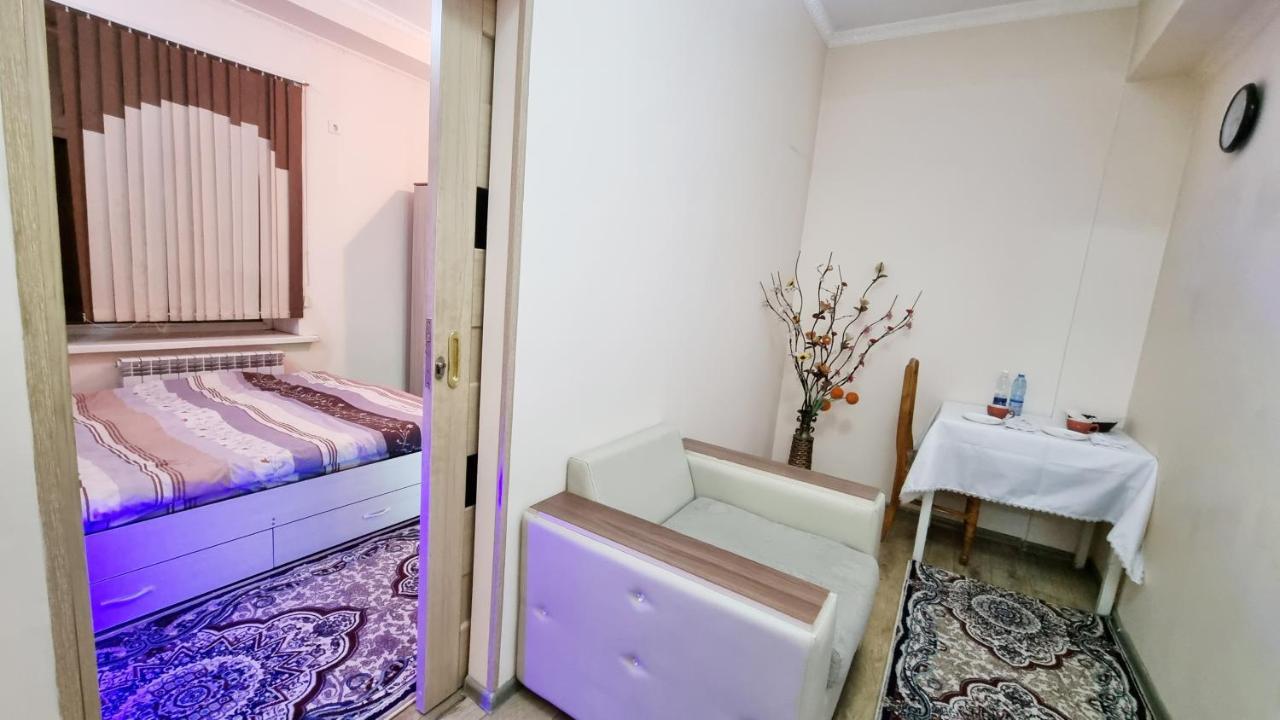 Da! Hotel Bishkek Esterno foto