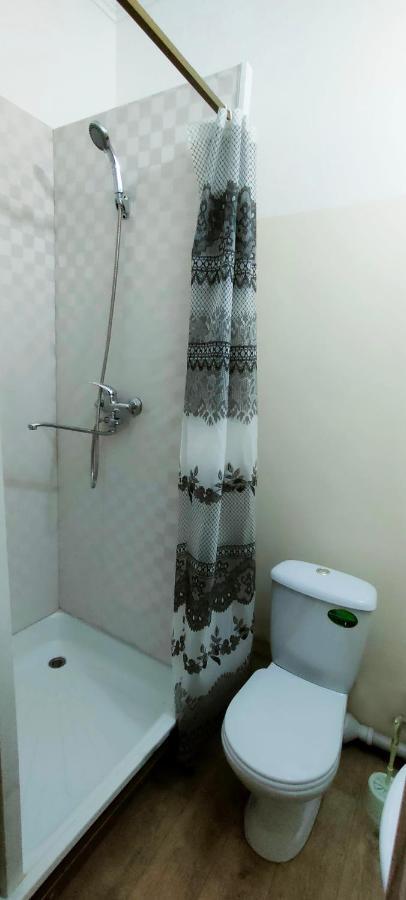 Da! Hotel Bishkek Esterno foto